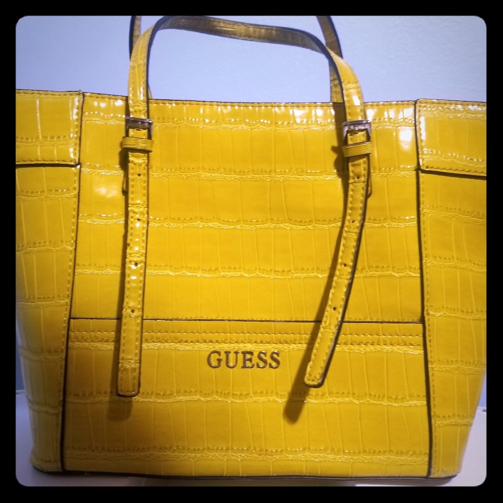 Guess Med. Tote